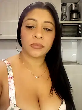 Lashmy111 captura de la sala en vivo en Stripchat