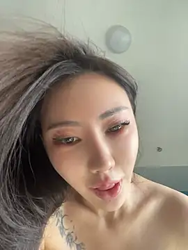 Lasouris5254 Momentaufnahme des Live-Raums auf Stripchat
