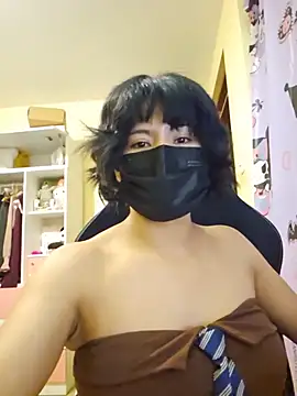 Latin_summer live room snapshot on Stripchat