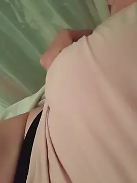 LatinaCalienteMilf Momentaufnahme des Live-Raums auf Stripchat