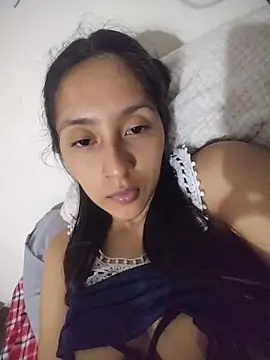 LauraMontaii captura de la sala en vivo en Stripchat