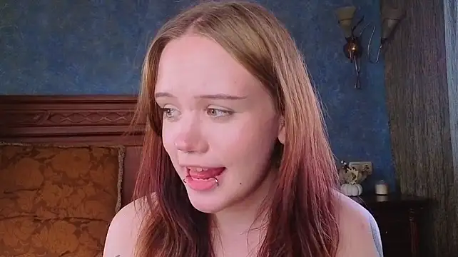 LeahAllsop live room snapshot on Stripchat