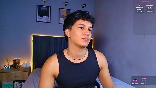 Leo_Savage_ live room snapshot on Stripchat