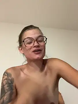 Lesamantssexy live room snapshot on Stripchat