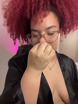 Leyah__ captura de la sala en vivo en Stripchat