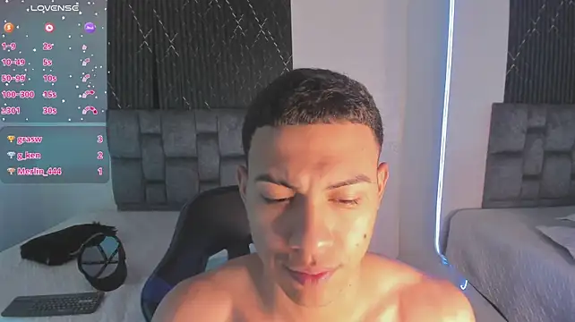 Liamsubtle01 снимок онлайн-комнаты на Stripchat
