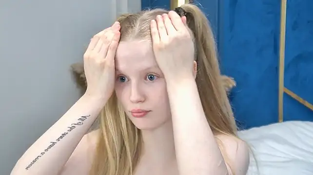 LilianHowards live room snapshot on Stripchat