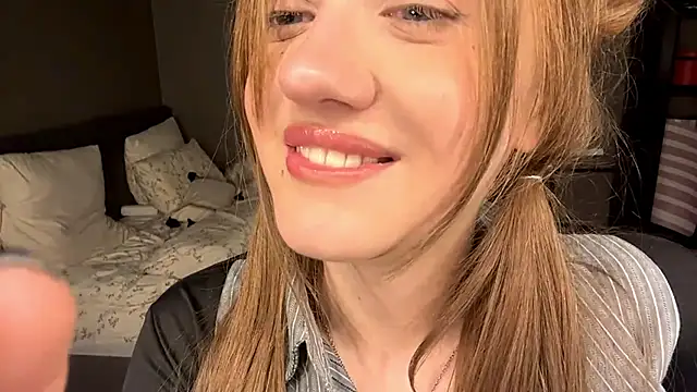 LinaPawss снимок онлайн-комнаты на Stripchat