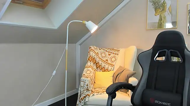 Linda_Jonys live room snapshot on Stripchat