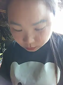 Linh-miulu live room snapshot on Stripchat