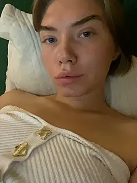 Lisaaa_Alisa live room snapshot on Stripchat