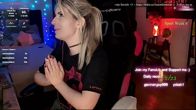 Lisaonthemoon momentopname van live room op Stripchat