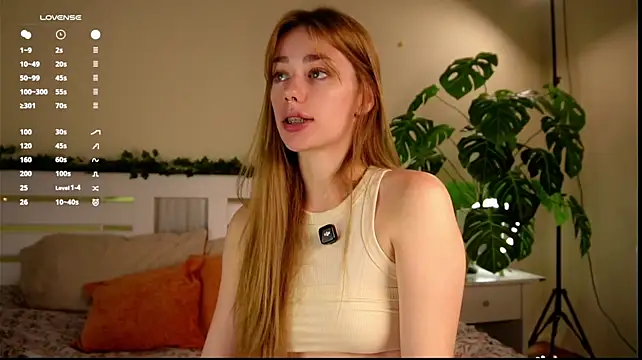 LittleTess captura de la sala en vivo en Stripchat