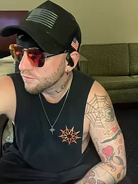 Livingpuddle live room snapshot on Stripchat