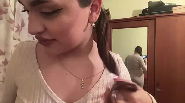 LizetteSobczak captura de la sala en vivo en Stripchat