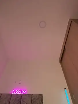 Lola-Blondie live room snapshot on Stripchat