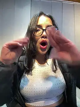 Lorein_cute18 снимок онлайн-комнаты на Stripchat