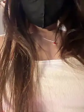 Louvi_ Momentaufnahme des Live-Raums auf Stripchat