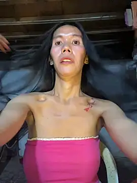 LoveRUBY143 live room snapshot on Stripchat