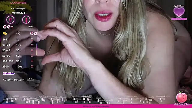 LoveSaraChristine captura de la sala en vivo en Stripchat
