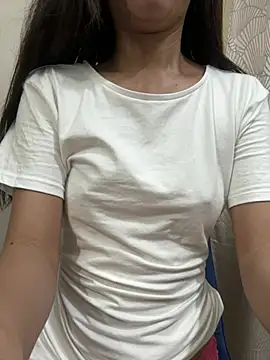 Love_Nhylah live room snapshot on Stripchat