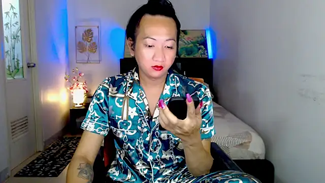 LovelyQueen69 live room snapshot on Stripchat
