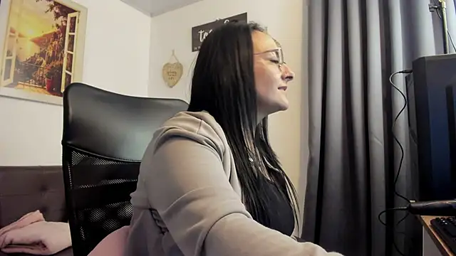 Lovingwomanfe captura da sala ao vivo na Stripchat