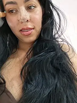 Luianna Momentaufnahme des Live-Raums auf Stripchat