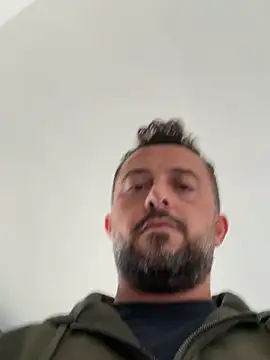 Luigi3284 momentopname van live room op Stripchat