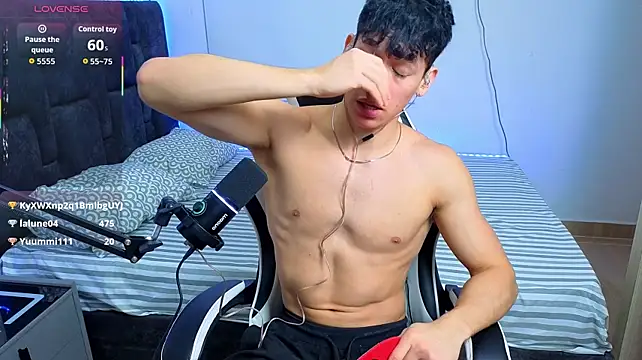 Luke_Muscle live room snapshot on Stripchat