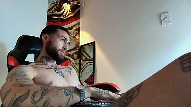 Luke_davis01 live room snapshot on Stripchat