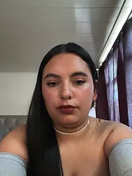 LunaS_X live room snapshot on Stripchat
