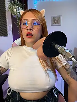 Luna_Paris_ captura de la sala en vivo en Stripchat