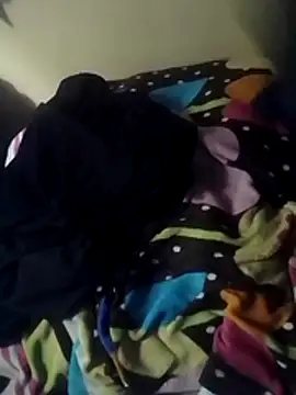 Lunaty00 live room snapshot on Stripchat