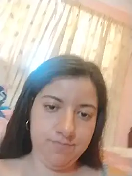 Luzramoscastel live room snapshot on Stripchat