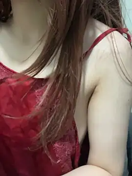 LylyPink68 live room snapshot on Stripchat