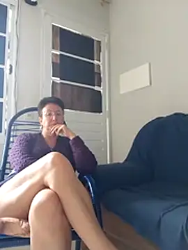 MILEIDE980 live room snapshot on Stripchat