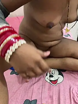 MISS_POOJA_69 Momentaufnahme des Live-Raums auf Stripchat