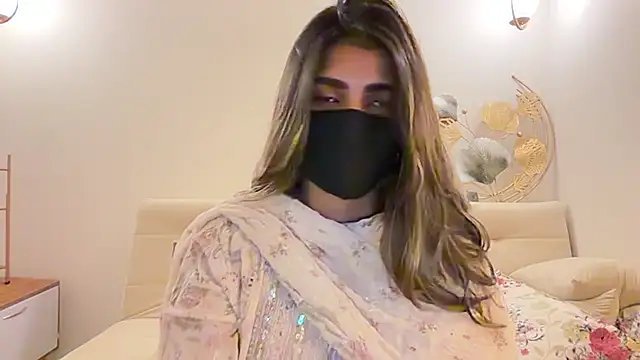 MaYaa__11 captura de la sala en vivo en Stripchat