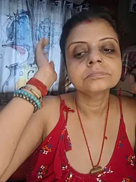 Maaya66 momentopname van live room op Stripchat