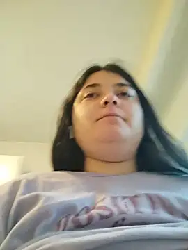 Madalina109 live room snapshot on Stripchat
