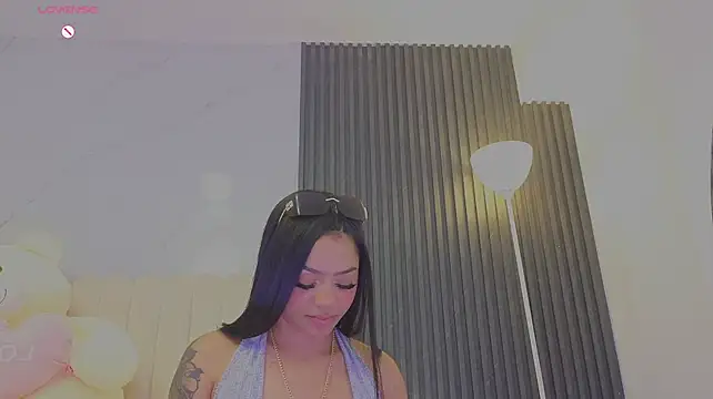 Madiee_Rhea captura de la sala en vivo en Stripchat