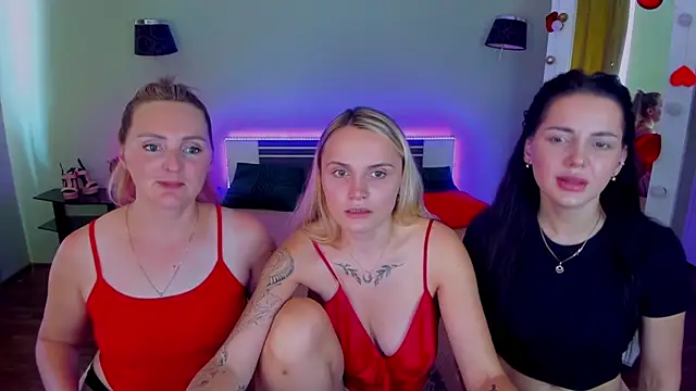 MagicEyess live room snapshot on Stripchat