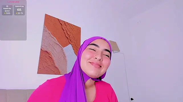 Malika_Noor live room snapshot on Stripchat