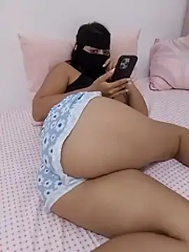 Mamhona7 live room snapshot on Stripchat
