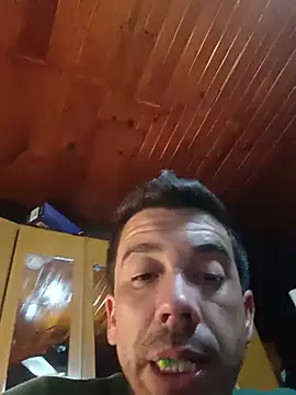 Manu1988arg снимок онлайн-комнаты на Stripchat