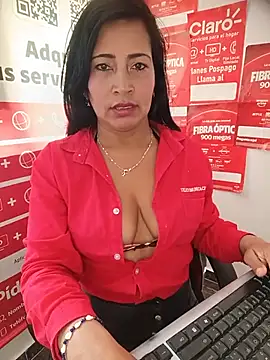 Mara_23x captura de la sala en vivo en Stripchat