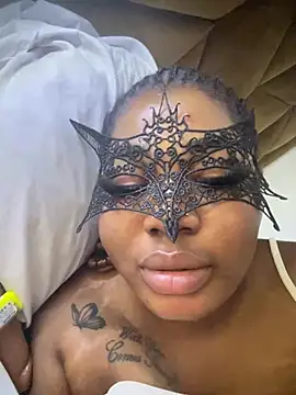 Maradona2343 live room snapshot on Stripchat