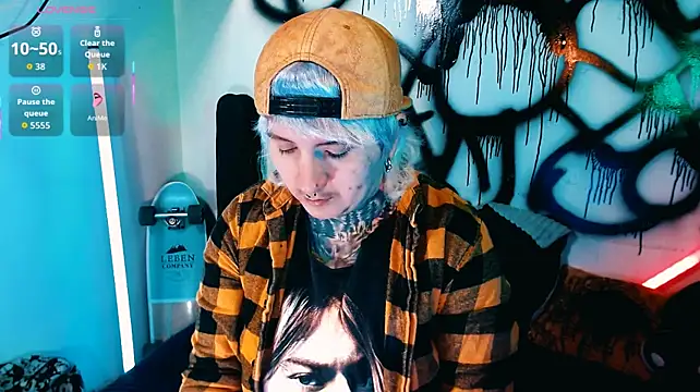 Marieblueeyes live room snapshot on Stripchat