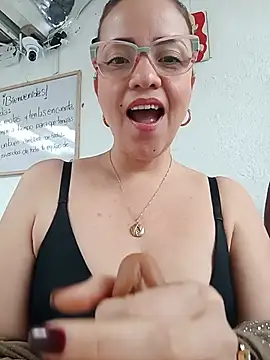 Marilyn-Sexy live room snapshot on Stripchat